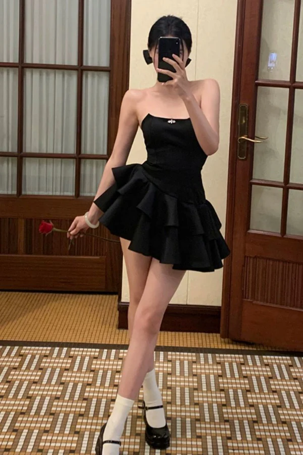 Chic Strapless Black Satin Short Prom Dress Layered Homecoming Dresses SH1411