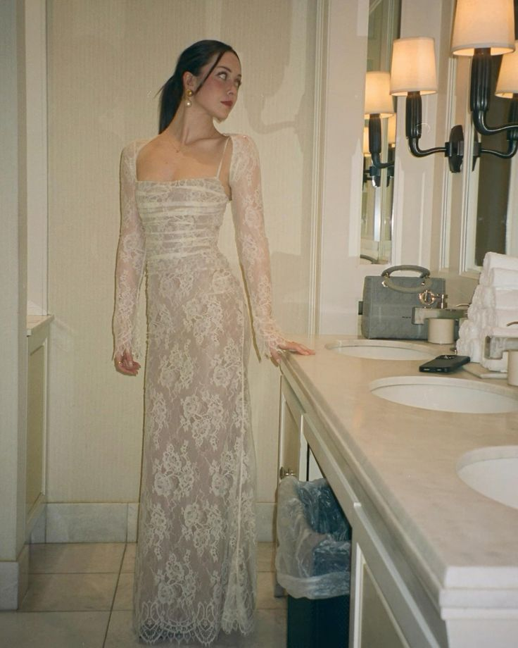 Elegant Lace Long Prom Dress Evening Gown SH1342