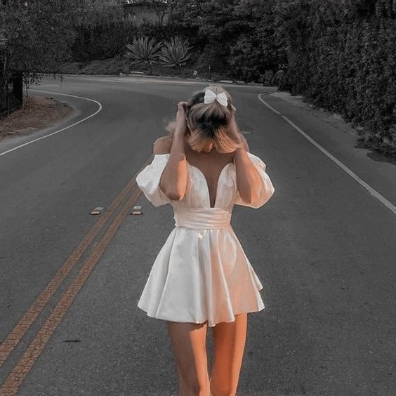 Elegant White Off The Shoulder V Neck Homecoming Dress Short Prom Dress SH785